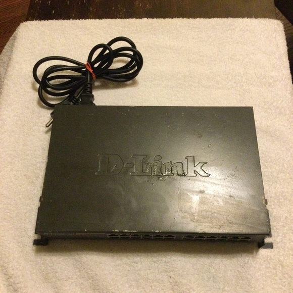 D-Link DGS-1024D 24-Port Gigabit Unmanaged Metal Desktop or Rackmount Switch (DG - Picture 2 of 8